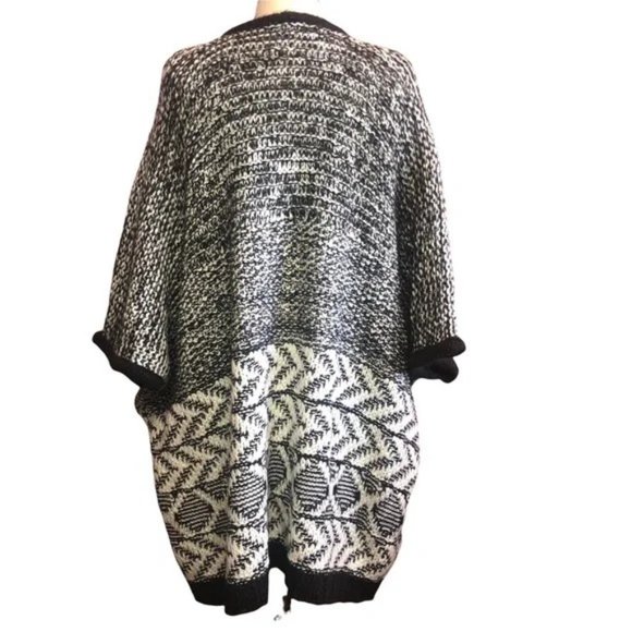 Aerie Cape/ Poncho/ Oversized Chunky Sweater with Pom Poms- One Size NEW tags - Picture 3 of 3